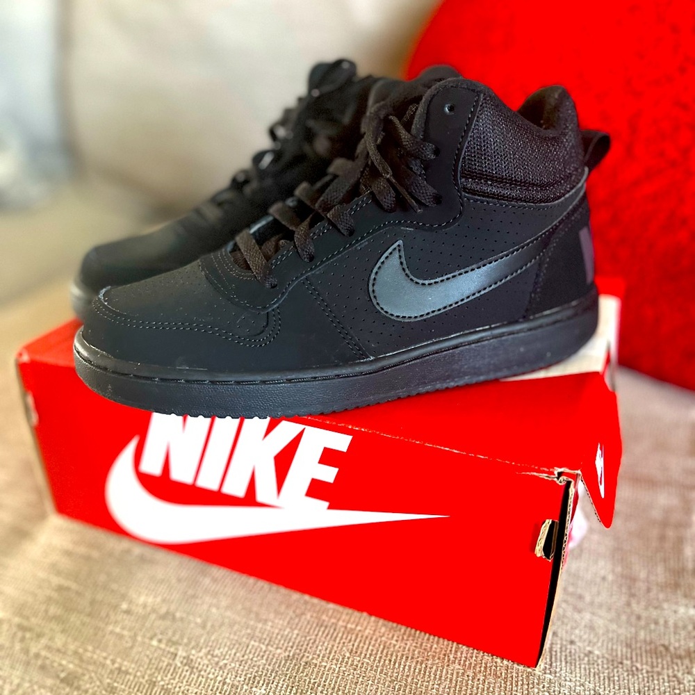 Nike court borough MID shoes